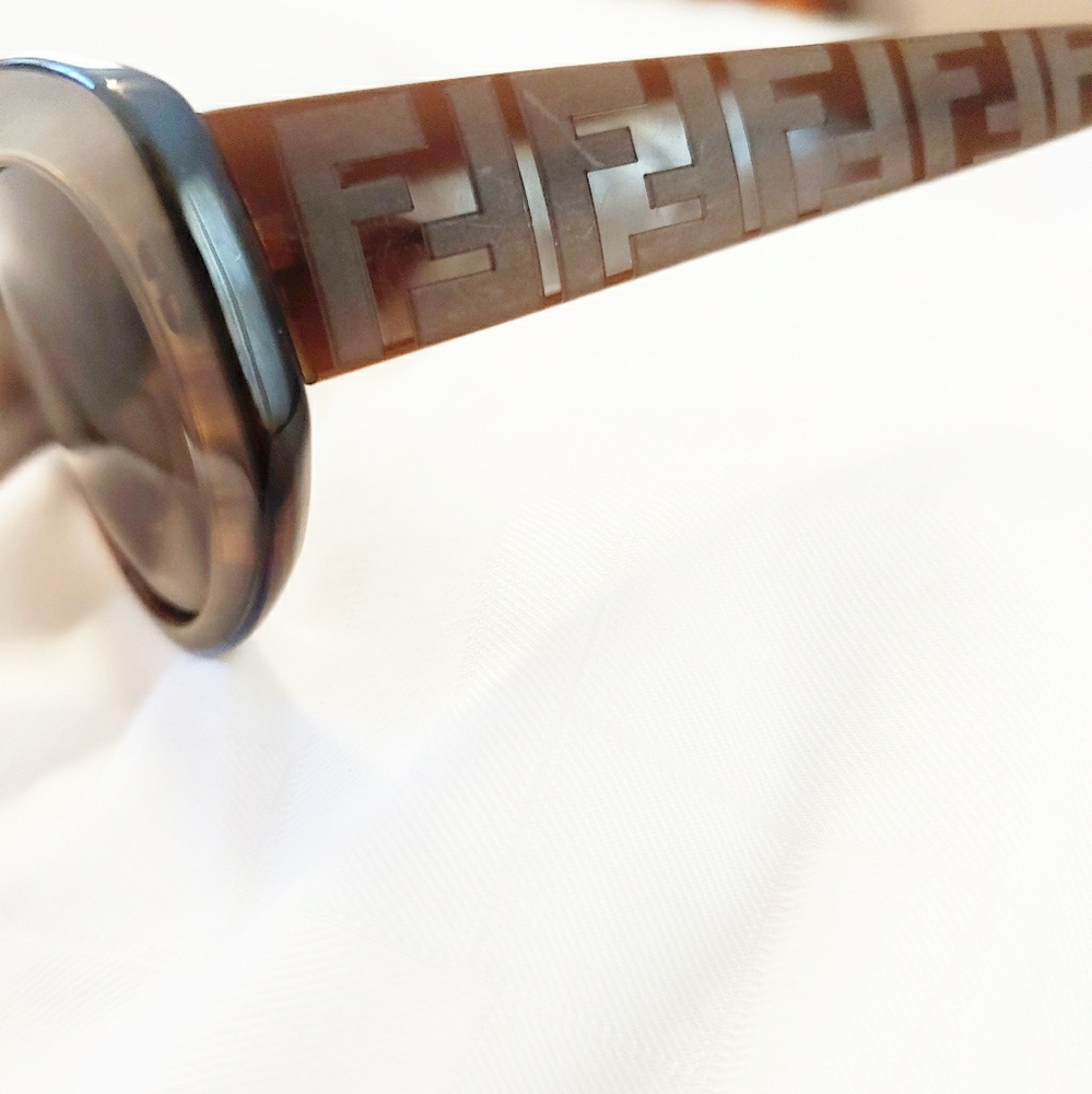 FENDI Sunglasses with original case and cloth